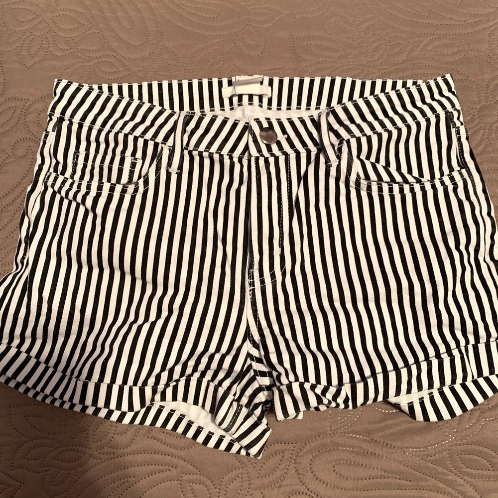 STRIPED SHORT SHORTS 🩳